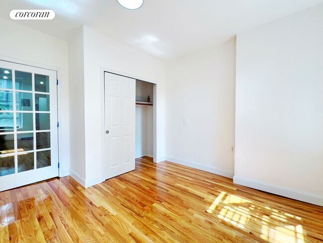 Foto del edificio - 256 12th St