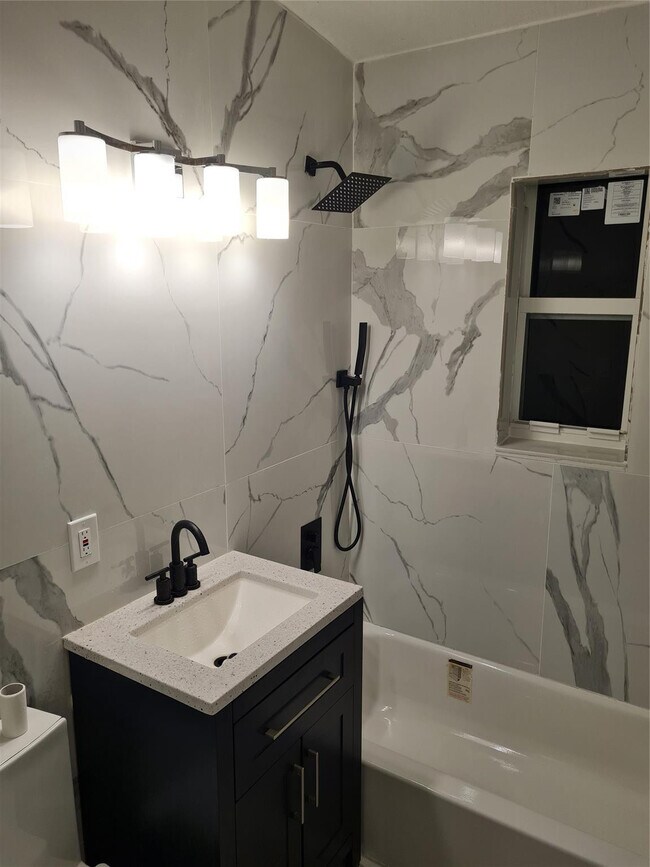 Foto del edificio - 4390 Ter