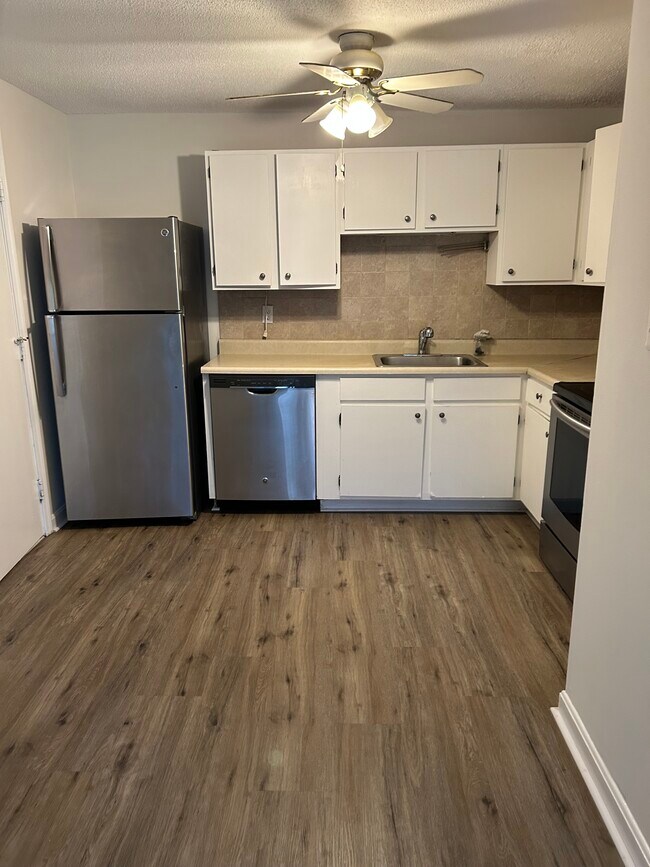 Foto del edificio - 1495 Bodwell Rd