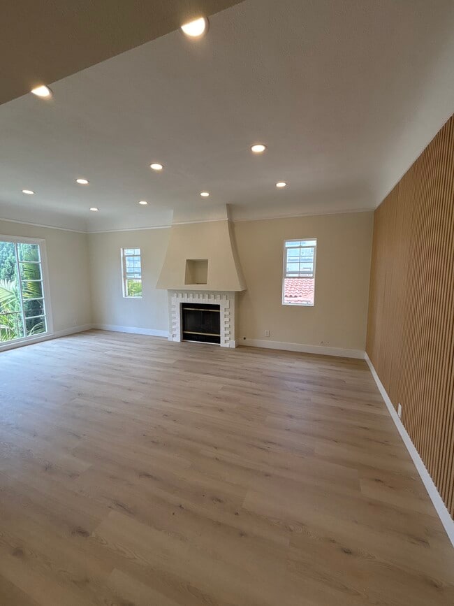 Living room with fireplace. - 1062 S Shenandoah St