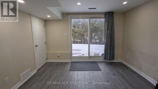 Building Photo - 106 Kirby Crescent