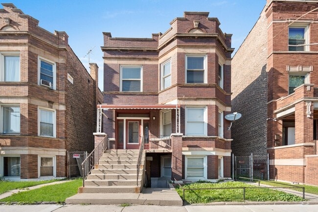 Building Photo - 4116 W Cermak Rd