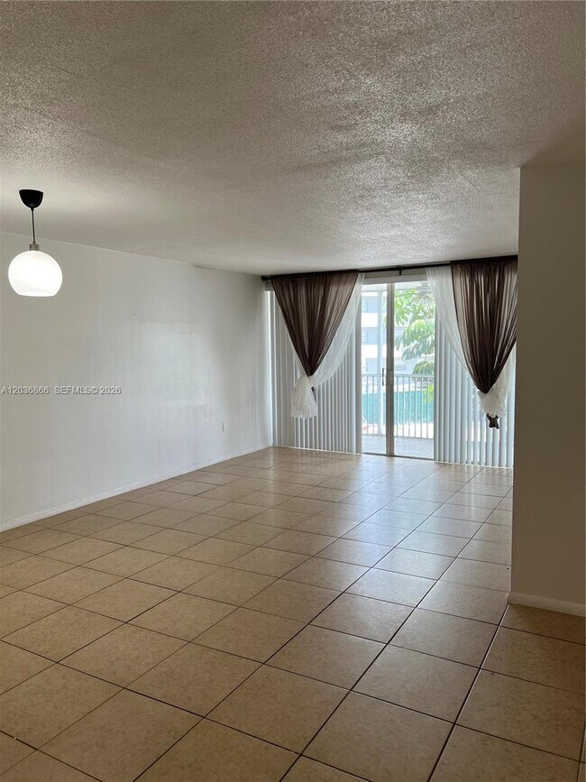 Foto del edificio - 1680 NE 191st St