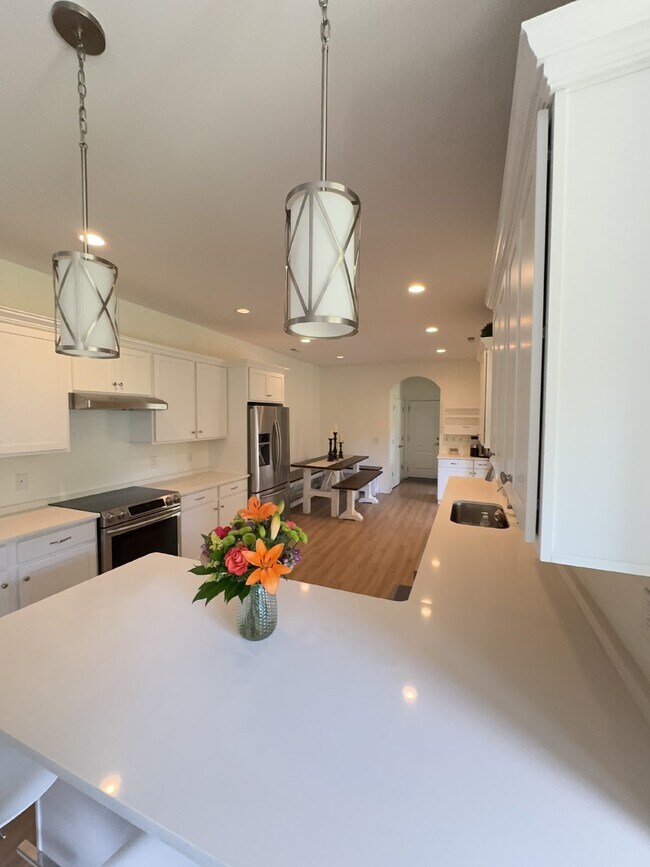 Foto del edificio - Beautiful 3 Bedroom, 2 Bathroom Home - 128...