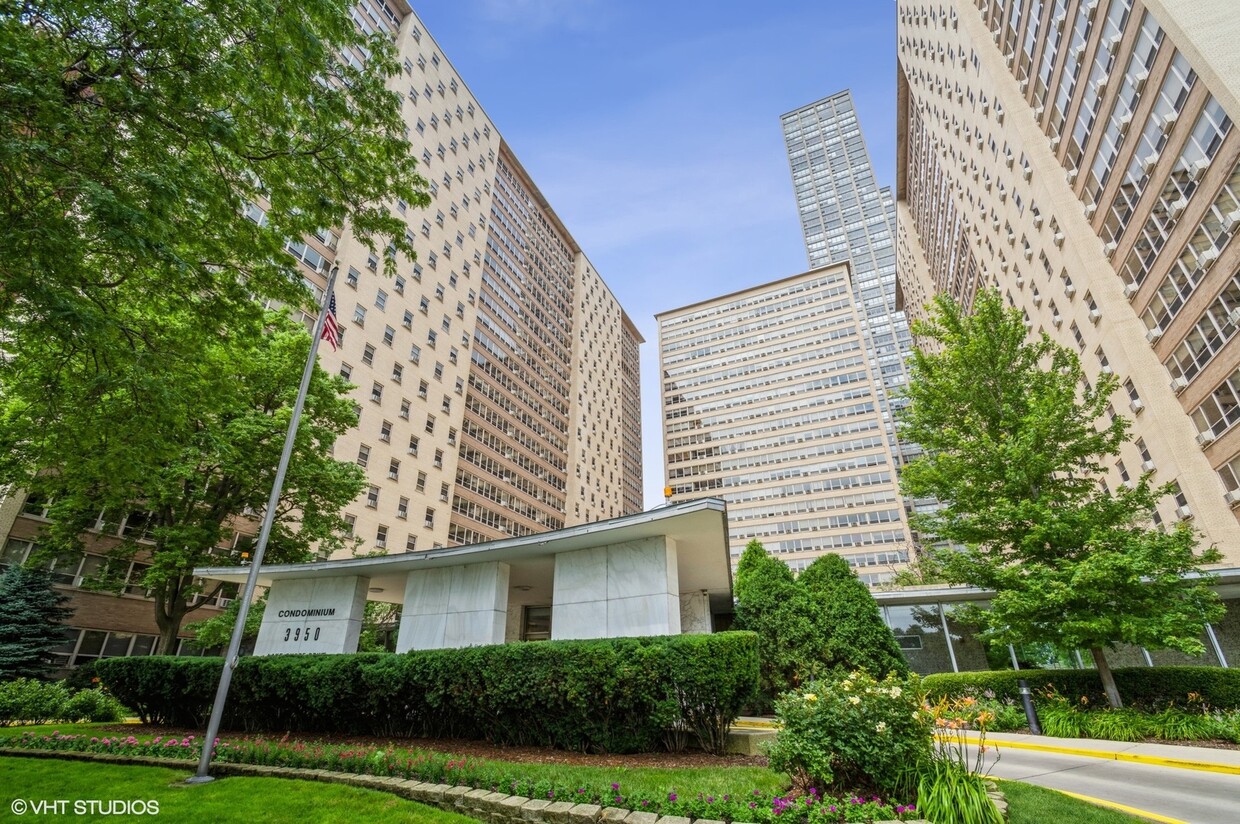 Foto principal - 3950 N Lake Shore Dr