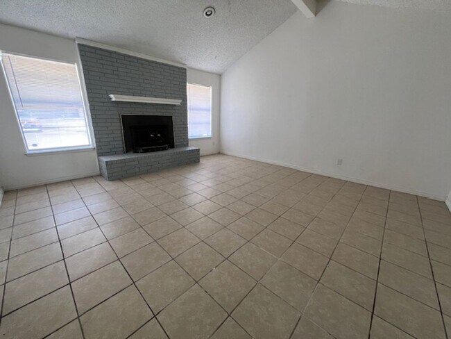 Building Photo - 4826 Stonecrest Ct