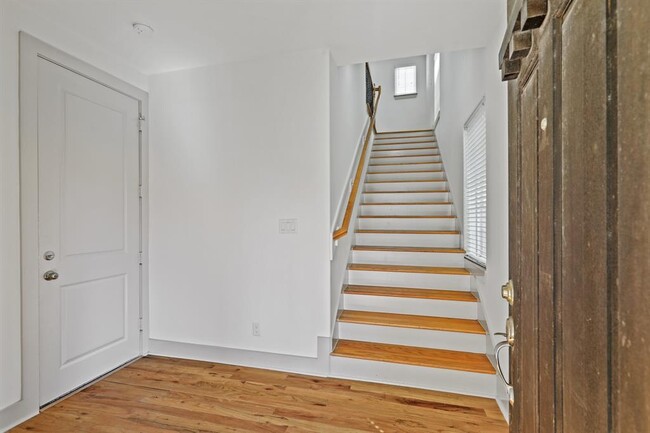 Building Photo - 5525 Petty St
