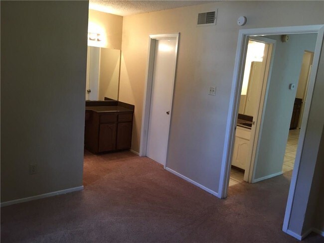 Foto del edificio - 319 Shady Valley Dr