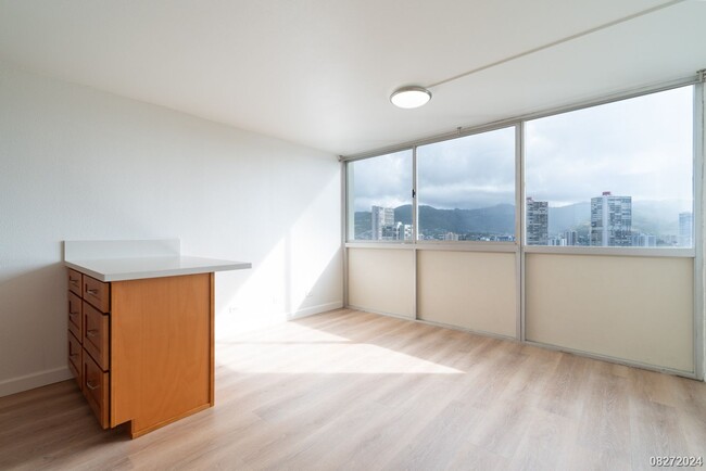 Foto del edificio - 1 BD/1 BA Apartment in the Waikiki Aloha L...