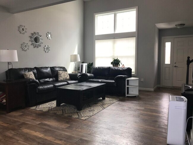 Foto del edificio - 2119 Meadowsweet Pkwy