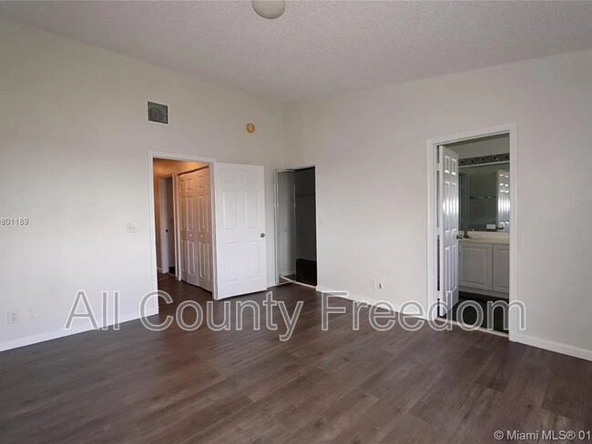 Foto del edificio - 8331 Vía Serena