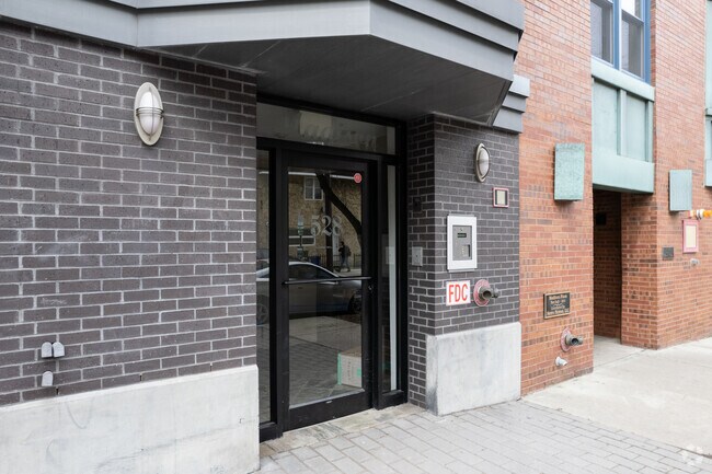Entrance - 528 Madison St