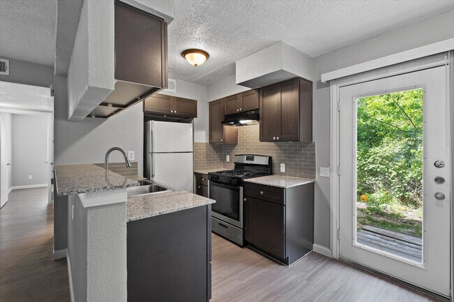 Foto del edificio - Newly Renovated 2/1 Apartment in East Austin