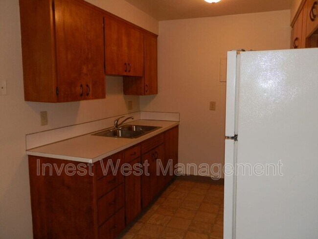 Foto del edificio - 1806 E 4th Plain Blvd