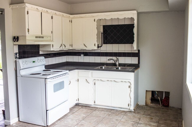 Building Photo - 2 br, 1 bath House - 4120 Jones Blvd.