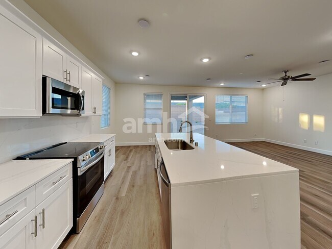 Building Photo - 8876 Dwarf Chin Ave