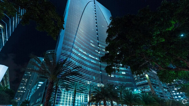 Building Photo - 1395 Brickell Ave