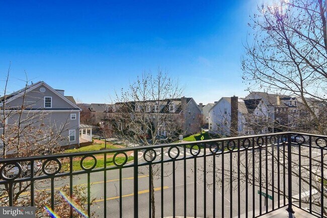 Foto del edificio - 705 Belmont Bay Dr