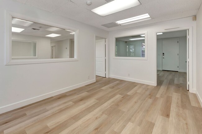 Foto del edificio - 14751 Plaza Dr