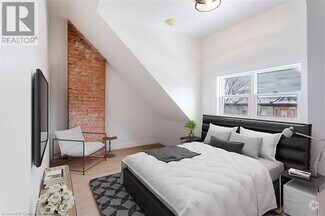 Building Photo - 115 Catharine St N