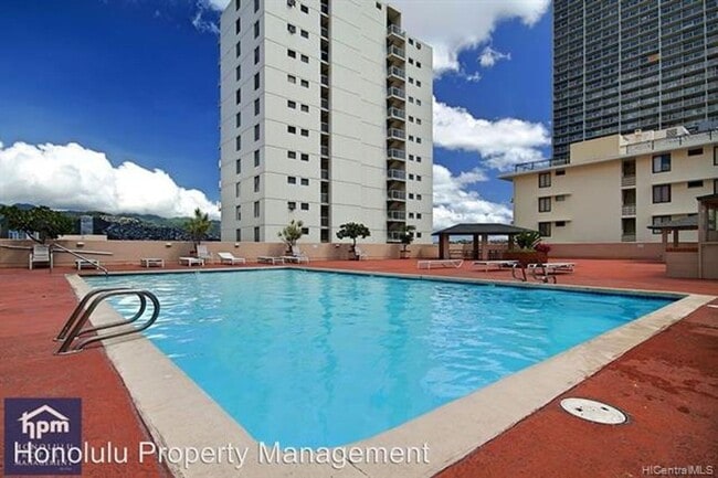 Building Photo - 1 Bedroom in Waikiki Close To Everything