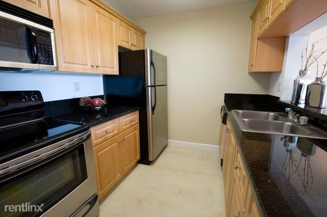 Building Photo - 1 br, 1 bath Apartment - 15 Brickell Avenue