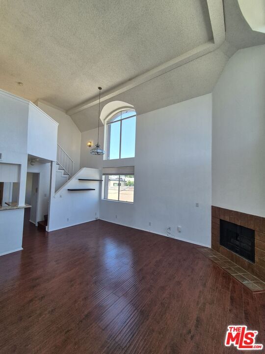 Building Photo - 1529 S Bundy Dr