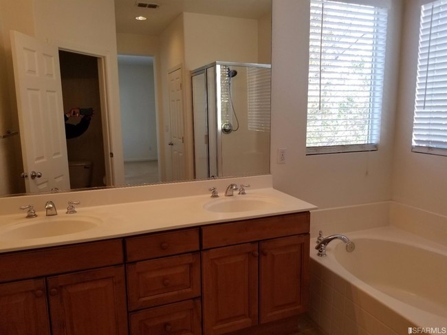 Foto del edificio - 1066 Nursery Ln