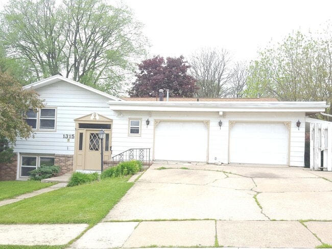 Building Photo - 1315 College St