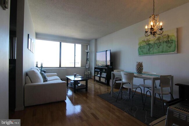 Foto del edificio - 1330 New Hampshire Ave NW