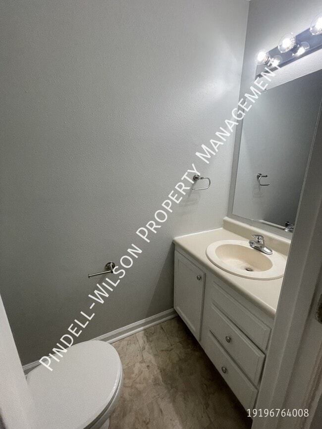 Building Photo - 6527 English Oaks Dr