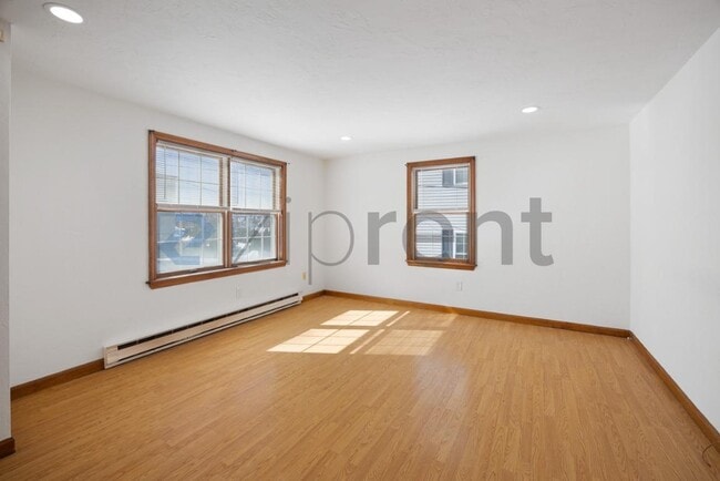 Foto del edificio - 3 Watson Ave