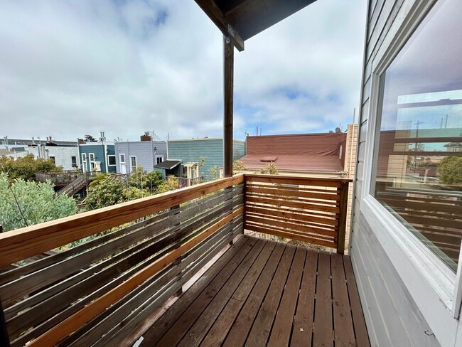 Foto del edificio - 3220B 23rd St