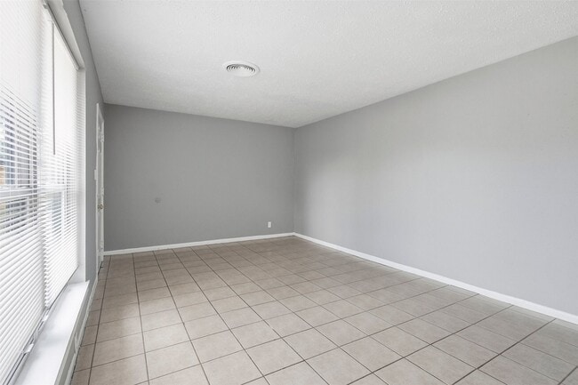 Foto del edificio - 344 Pennington Dr