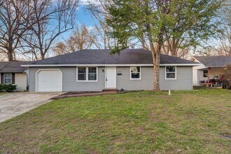 Building Photo - 2843 E Monroe Terrace