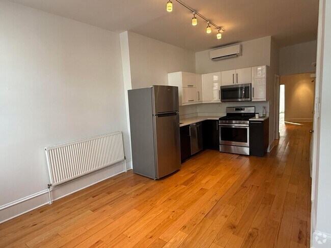 Building Photo - 726 S 19th St