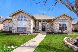 Building Photo - 2804 Pinnacle Dr