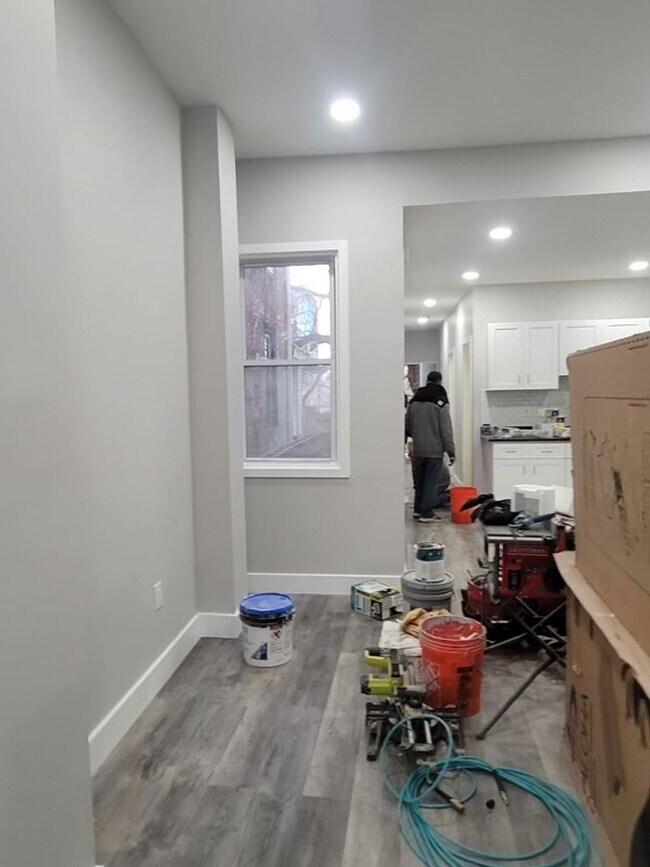 Building Photo - 5Br 2Bath house with 5Br  PHA voucher