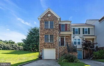 Building Photo - 9354 Sombersby Ct