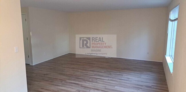 Building Photo - Check Out This Adorable 3 Bedroom, 2.5 Bat...