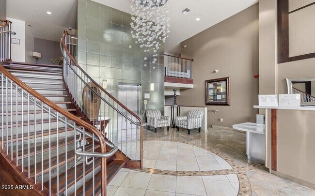 Building Photo - 945 E Playa Del Norte Dr