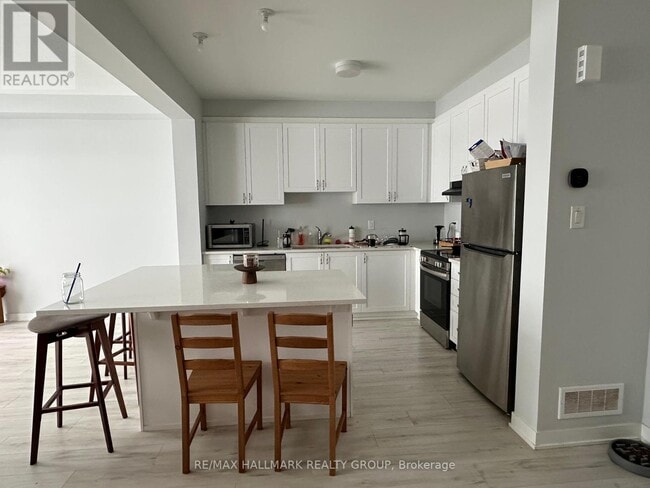 Building Photo - 712 Quilter Row