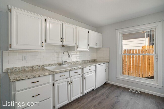 Foto del edificio - 3 br, 2 bath House - 709 Zion Dr