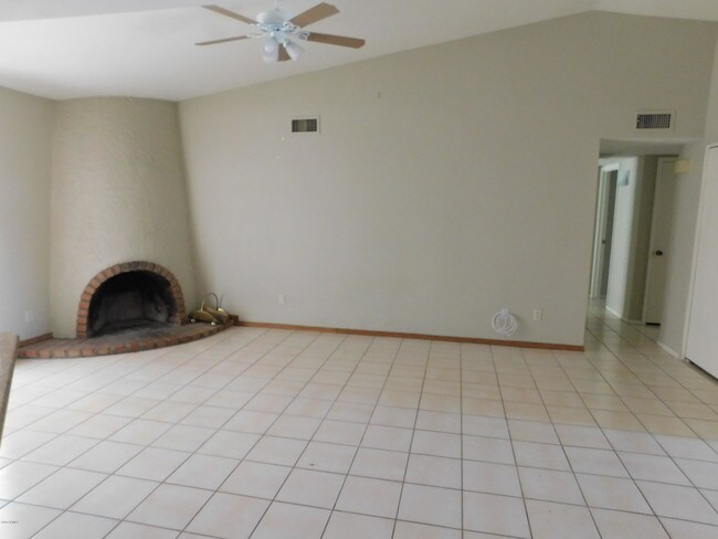 Building Photo - 5228 W Vogel Ave