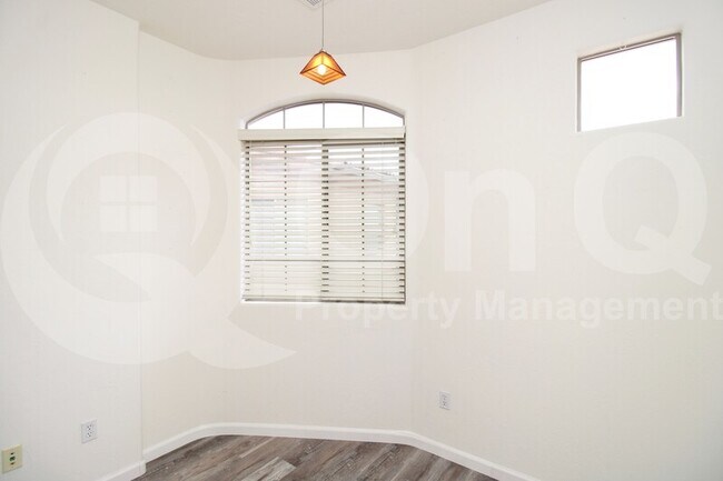 Foto del edificio - 16410 South 12th Street