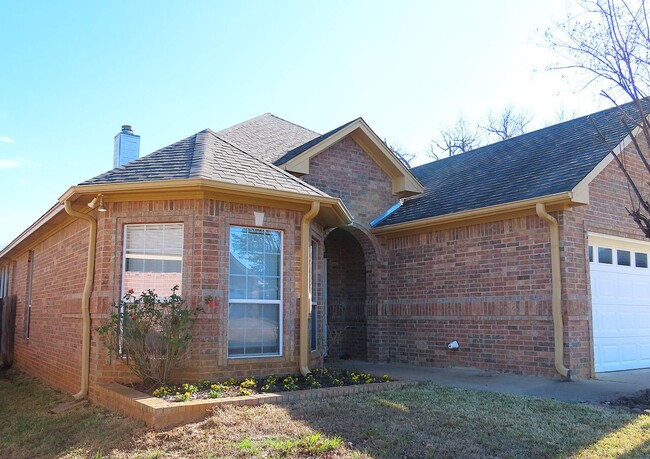 Building Photo - Tyler - Gorgeous 3 Bedroom, 2 Bath Home in...