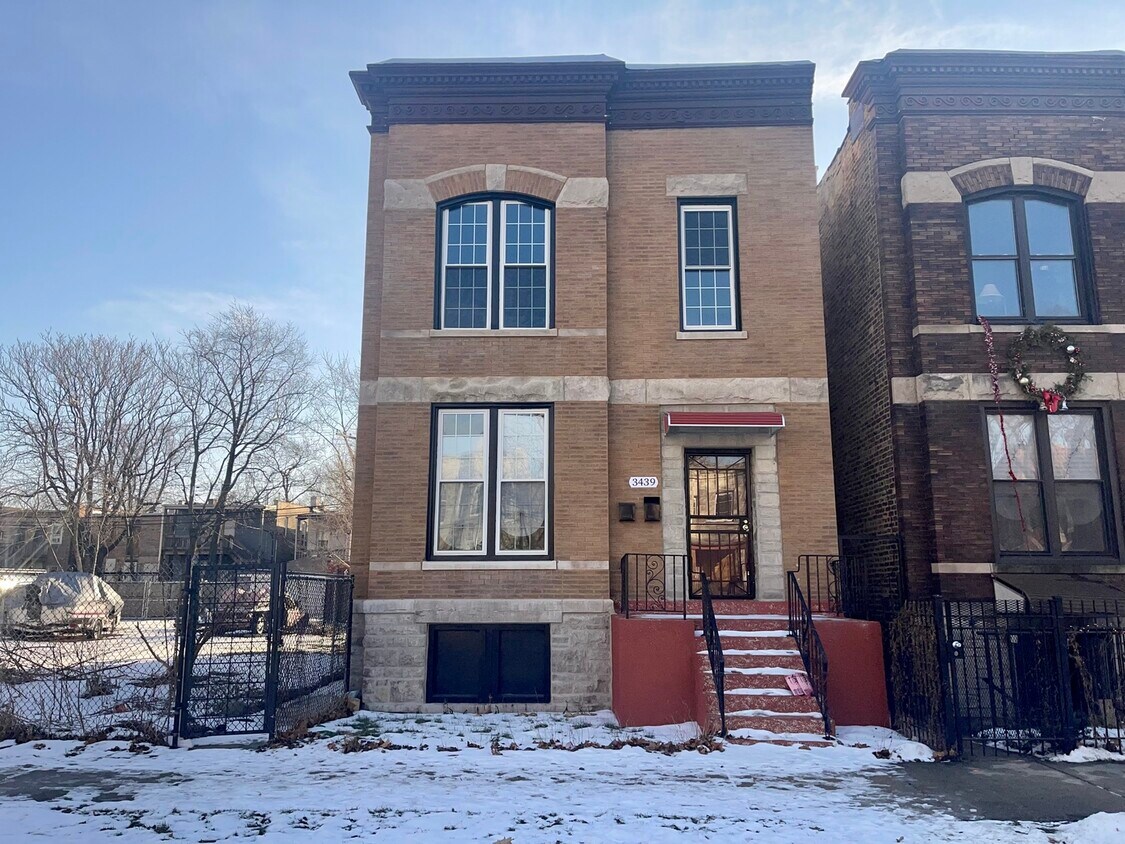 Primary Photo - 3439 W Fulton Blvd