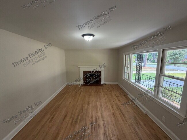 Foto del edificio - 920 Cedarbrook Dr