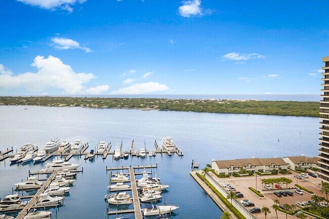 Building Photo - 155 Lakeshore Dr