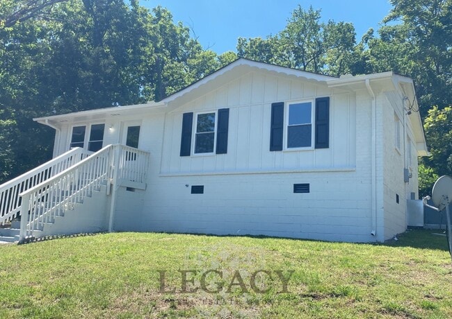 Building Photo - 2316 Woodridge Dr